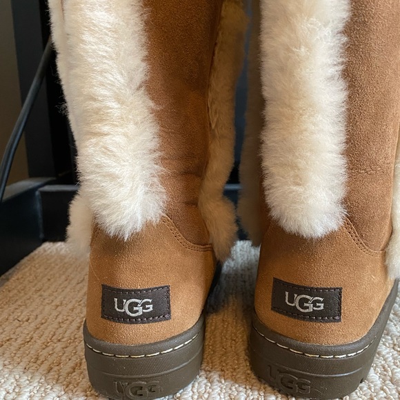Authentic Ugg Sunburst Tall - Picture 2 of 3